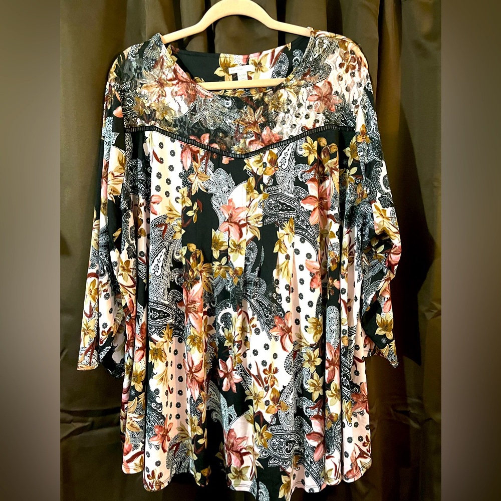 Ladies Est.1948 top,black pink gold and white,size 26/28W So so soft & so pretty